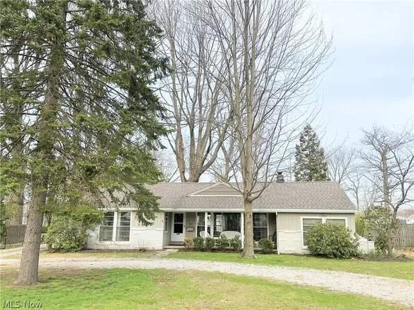 8193 Forest Ln, Mentor, OH 44060