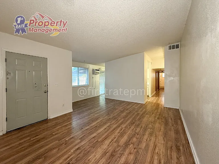 210 S Homedale Ave — Photo 5