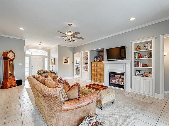 4th image of 1657 Plum Creek Dr