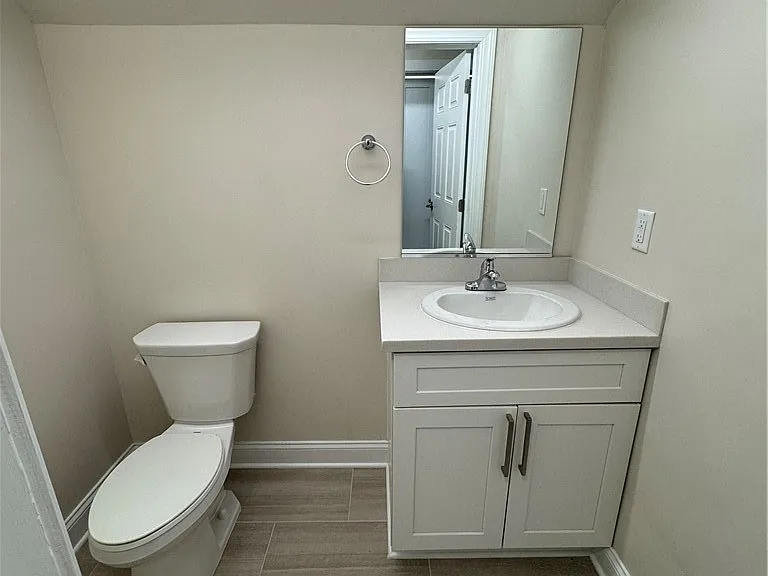 95 W Humboldt Pkwy #B — Photo 8