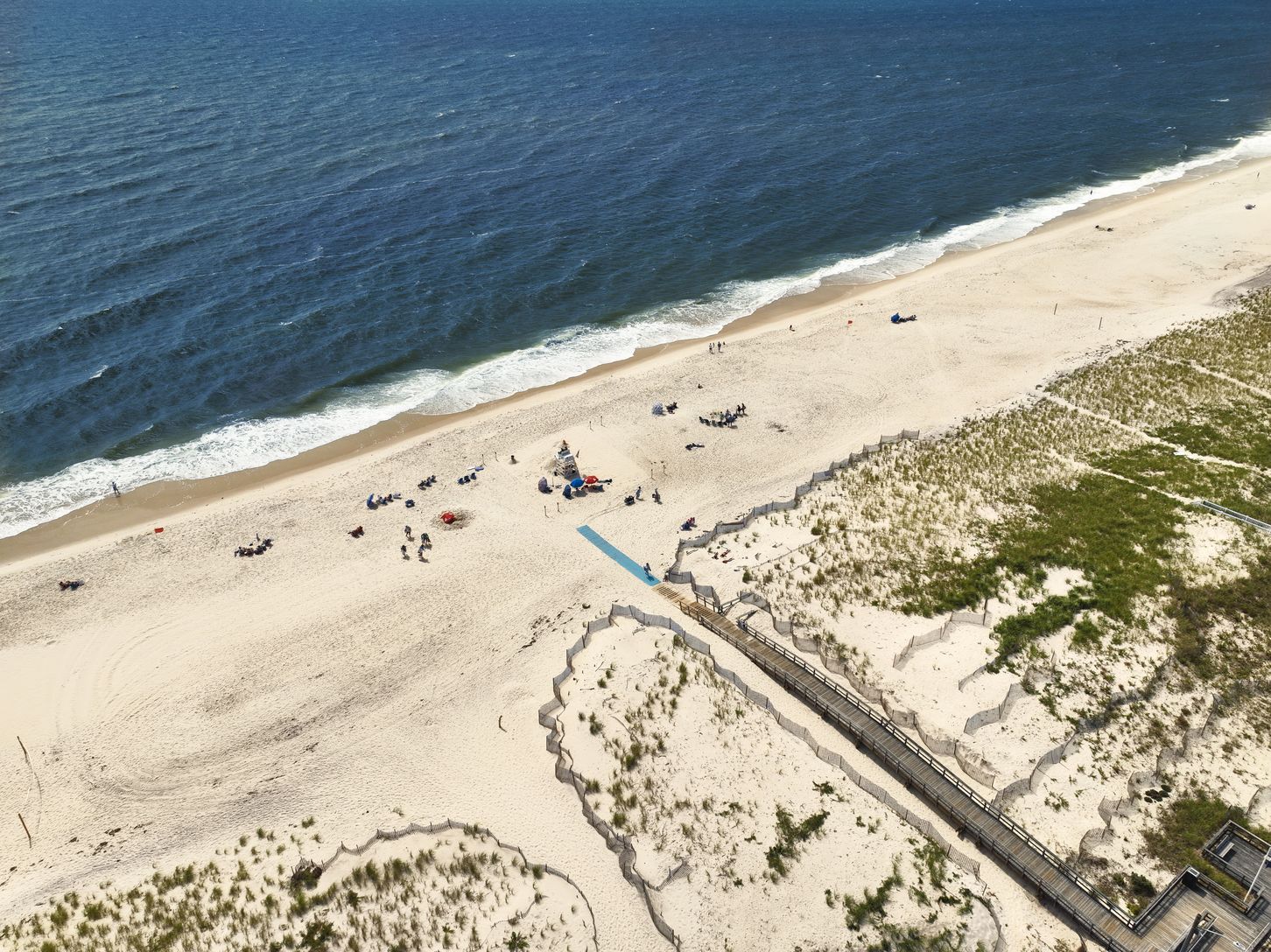  Within Seconds to Pikes Beach with Lifeguards
