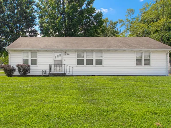 805 NE 72nd St, Gladstone, MO 64118