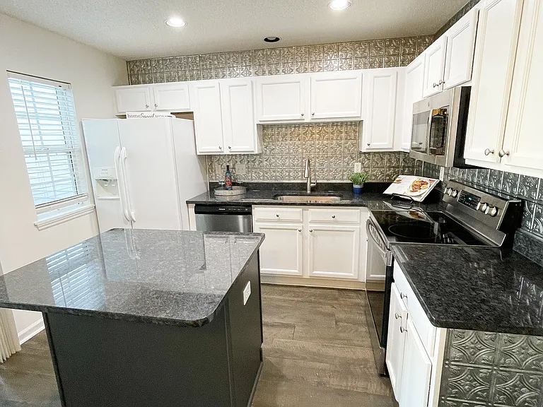 201 Yellow Hawthorn Cir — Photo 5
