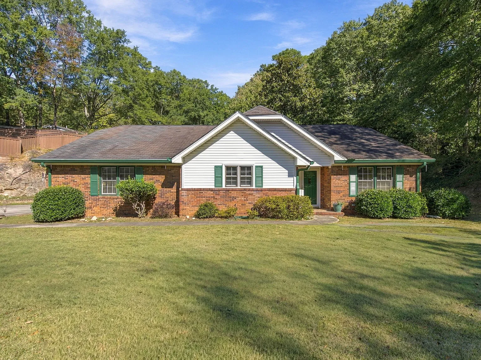 5 bed, 2.5 bath, 2687 sqft, $2,500 — Photo 1