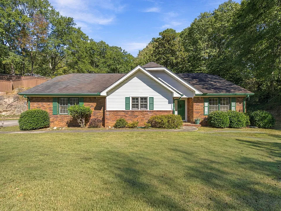 1028 Holly Dr