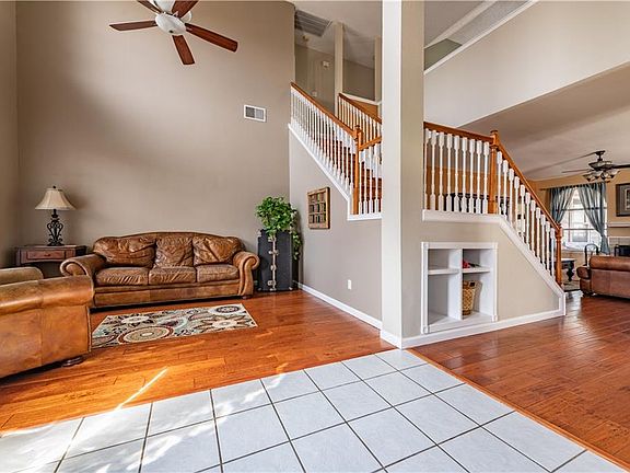 3rd image of 1723 Cedar Elm Dr