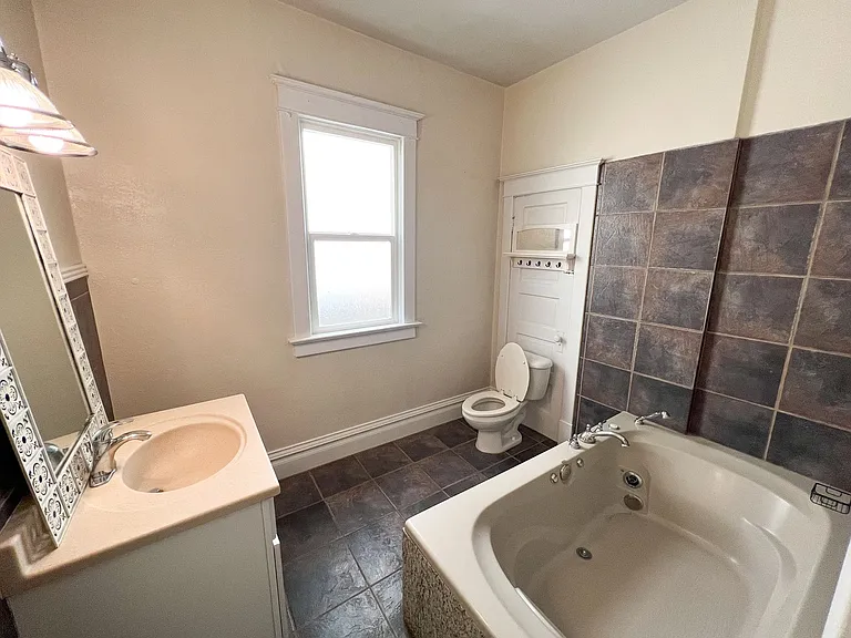 133 N M St — Photo 15
