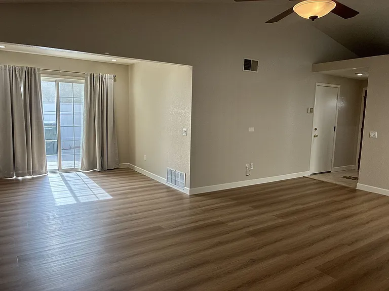 13927 Woodland Dr — Photo 18