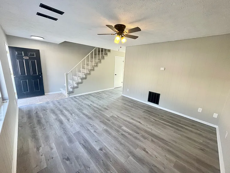 511 Brown School Rd — Photo 9