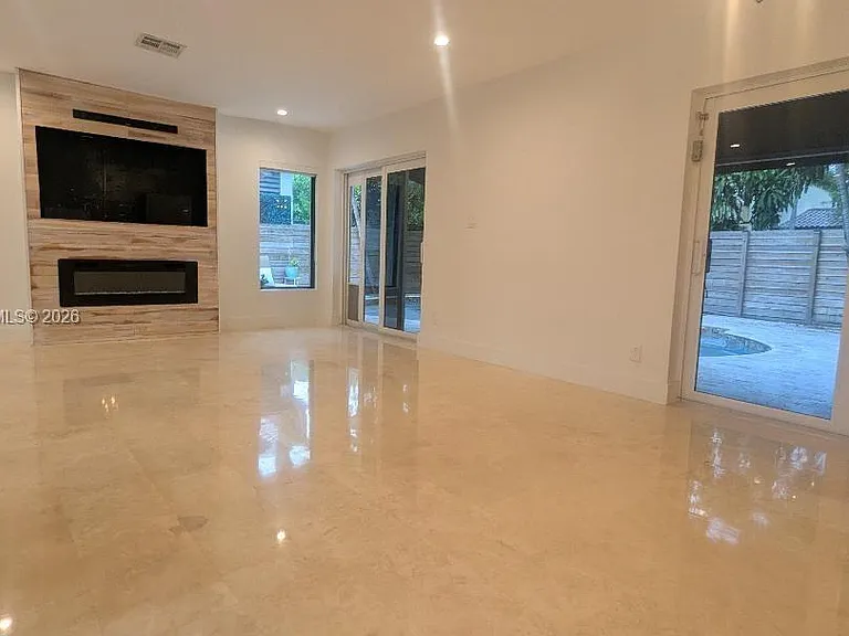 1508 NE 5th Ct — Photo 14