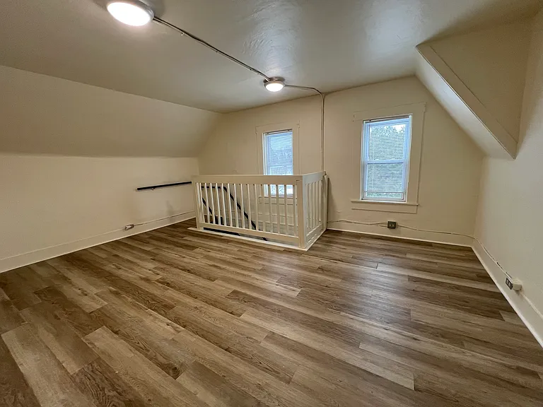 130 E High St — Photo 8