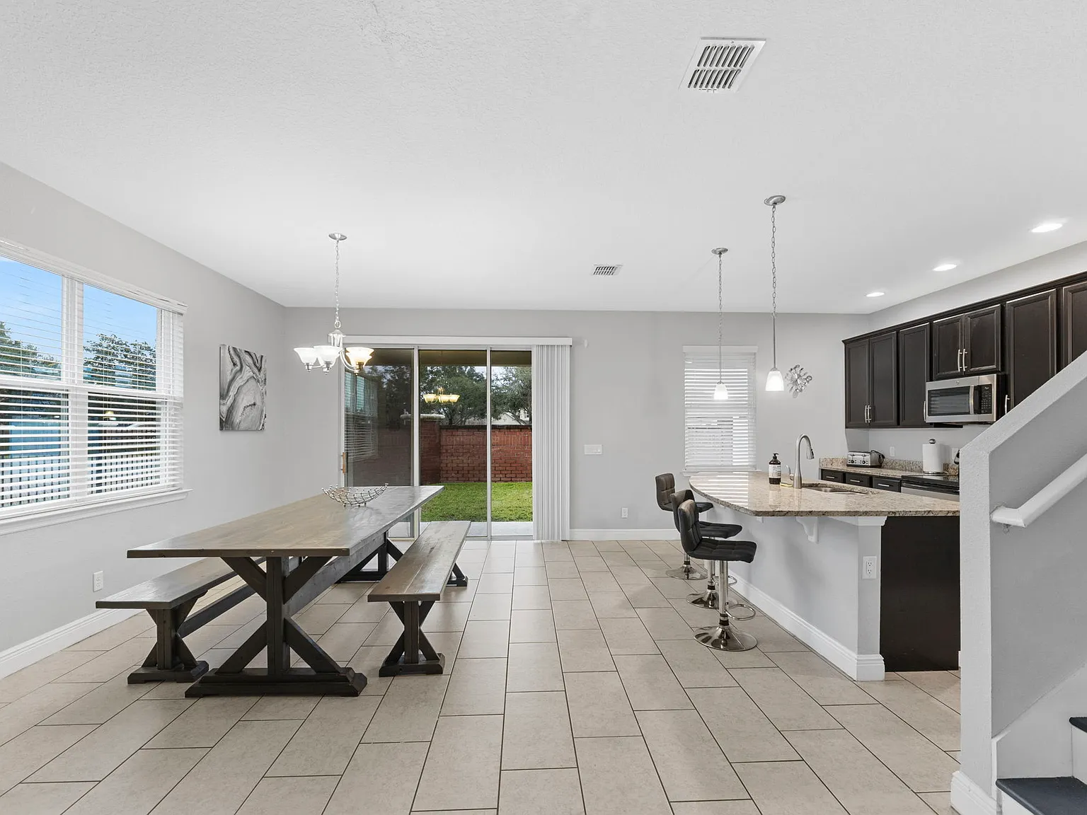 4 bed, 3.5 bath, 2231 sqft, $2,600 — Photo 4
