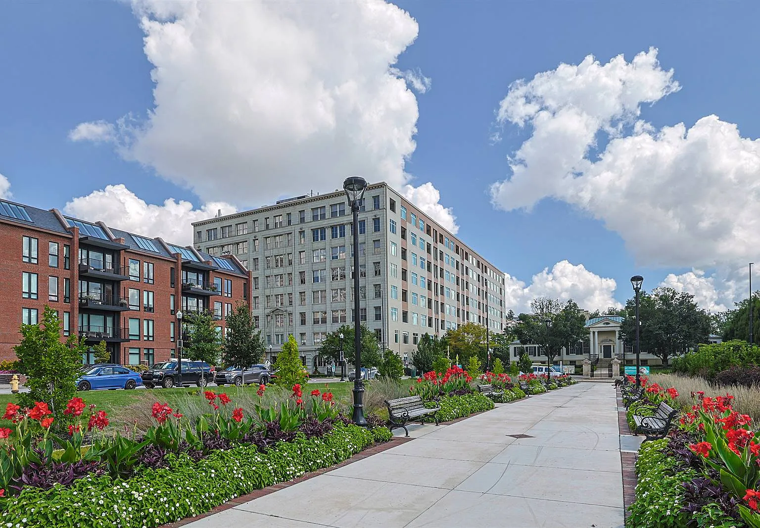 1 bed, 1008 sqft, $2,400 — Photo 1