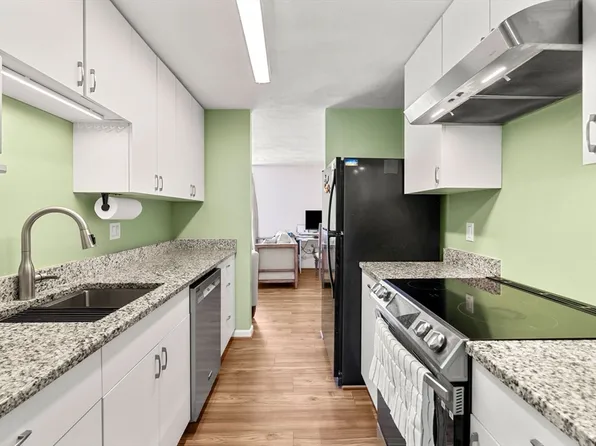 147 Patrick Rd, Tewksbury, MA 01876