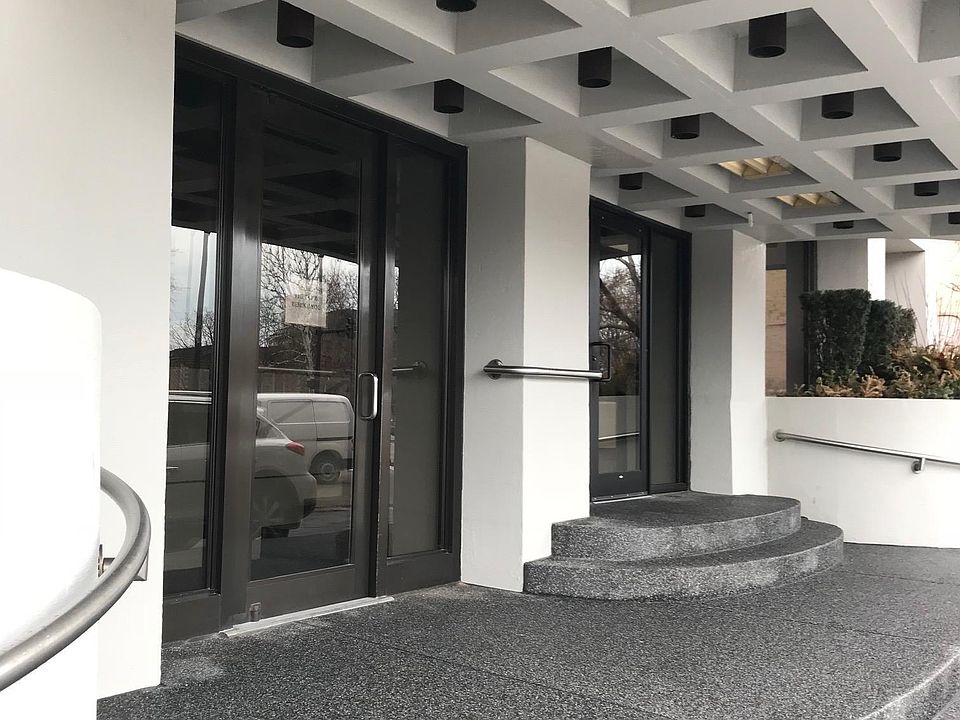 1st image of 2020 N Lincoln Park W APT 4H