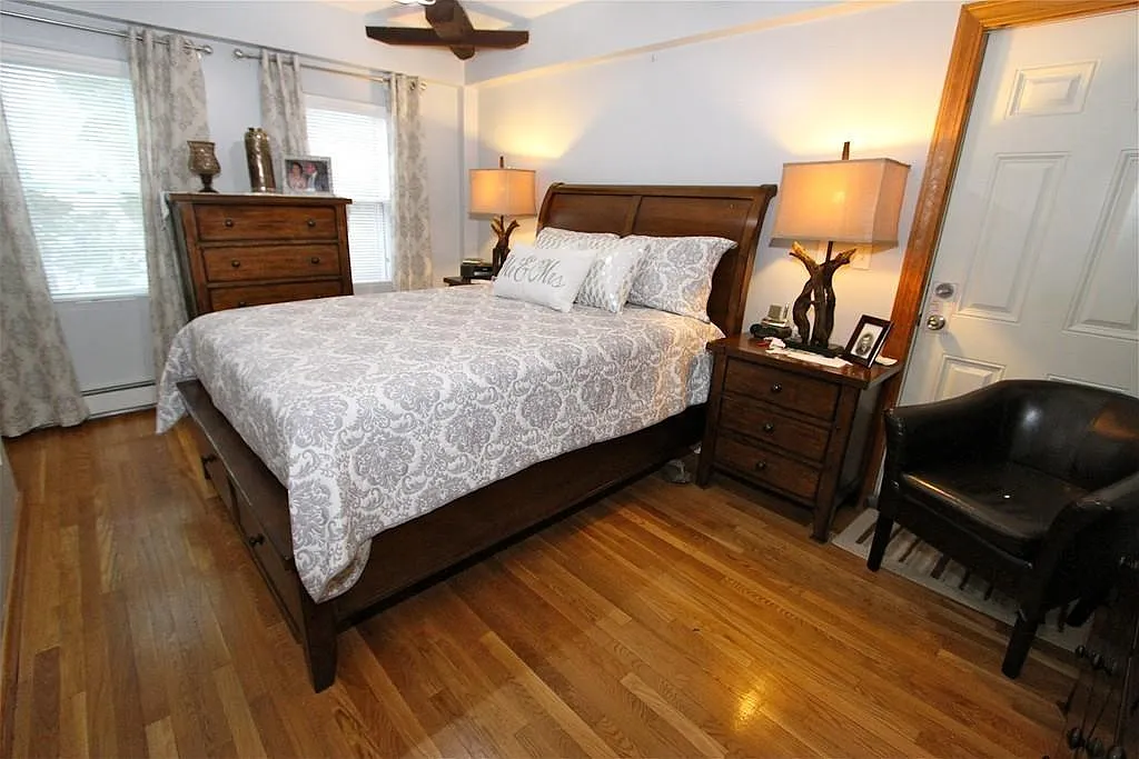 4 bed, 9999 sqft, $3,600 — Photo 1