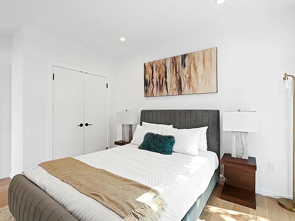4th image of 20-48 Steinway St #2