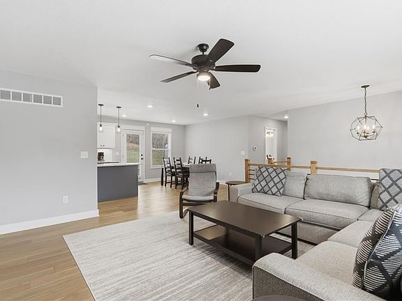 4th image of 408 NW 40th St