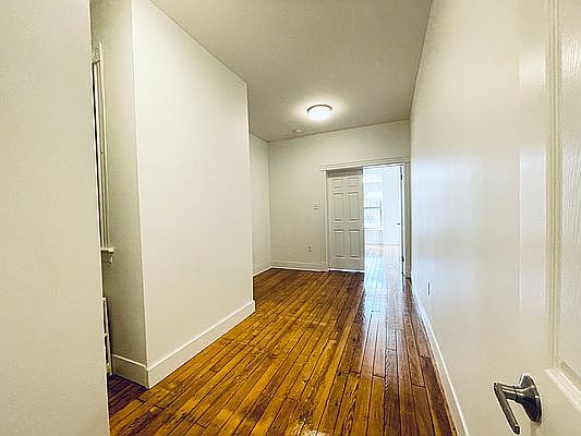 3rd image of 523 Dean St APT 1R