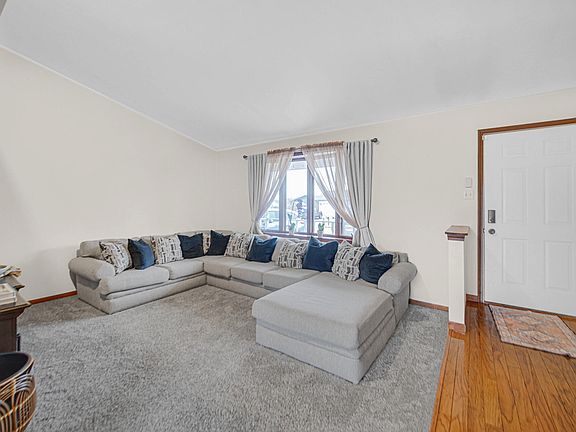 5th image of 3245 Joann St