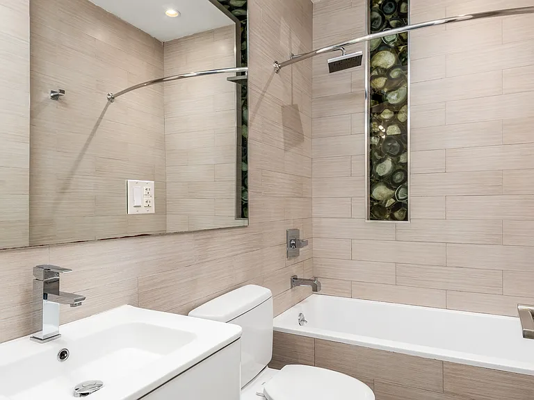 581 Van Buren St #1 — Photo 10