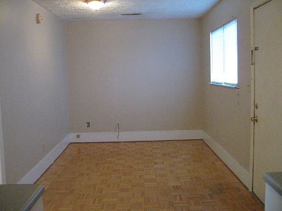 Hardwood Floor Dining room