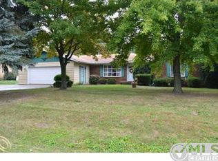 1119 Vivian Dr, Lapeer, MI 48446