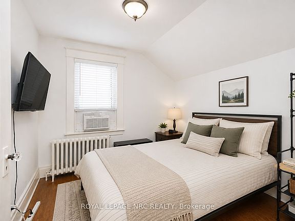5th image of 92 Dufferin St