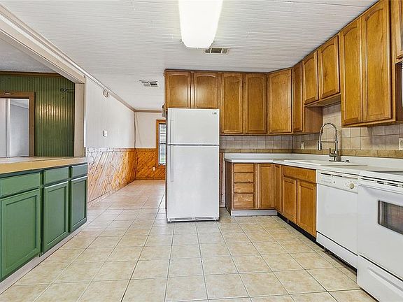 4th image of 128 Carmen Dr
