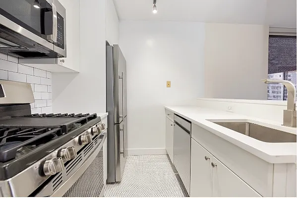 Rented by REAL New York | media 11