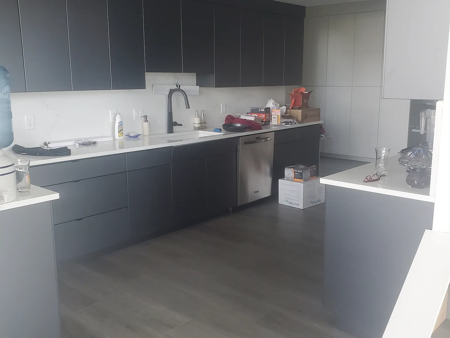 3 bed, 2.5 bath, 3000 sqft, $5,000 — Photo 2
