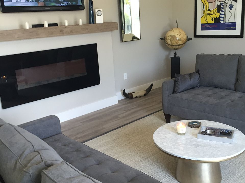 Living Rm-Amish wood mantel