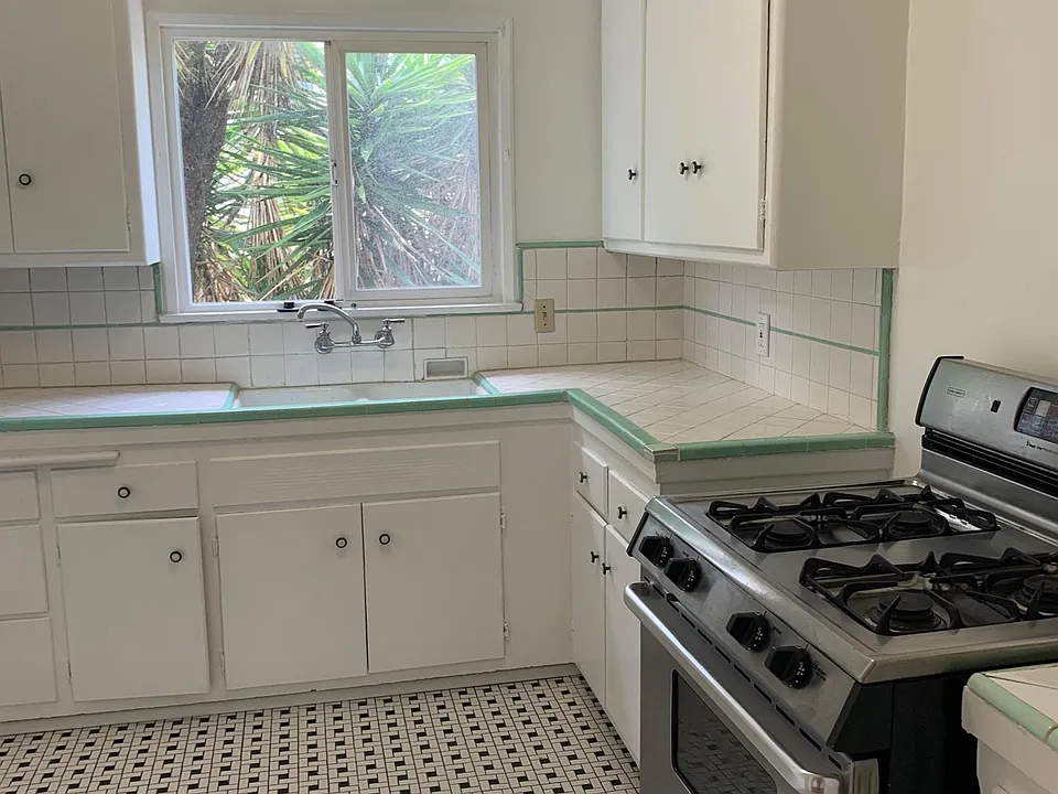 408 N Doheny Dr #4