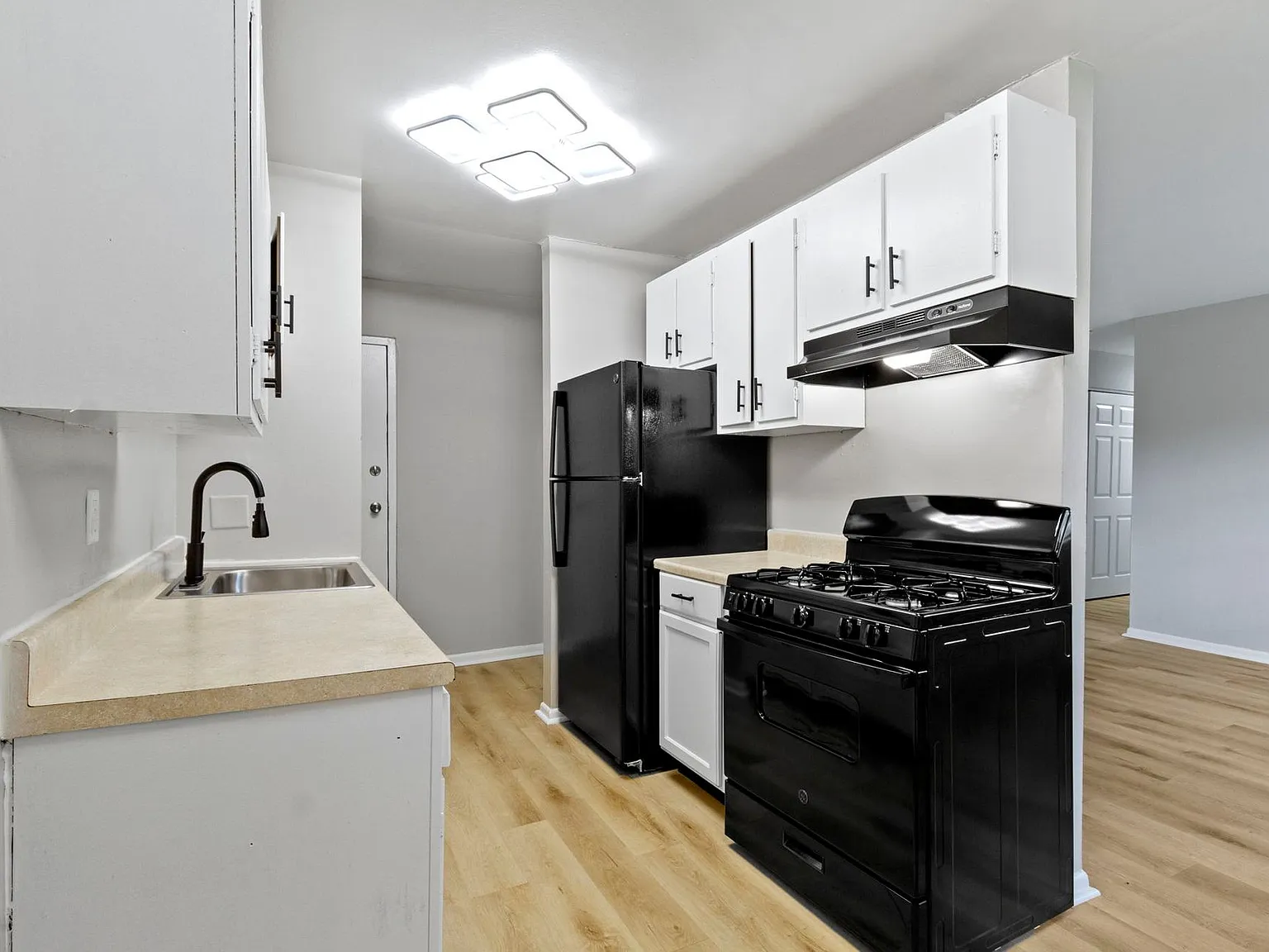 The Courts Apartment Homes — Photo 2