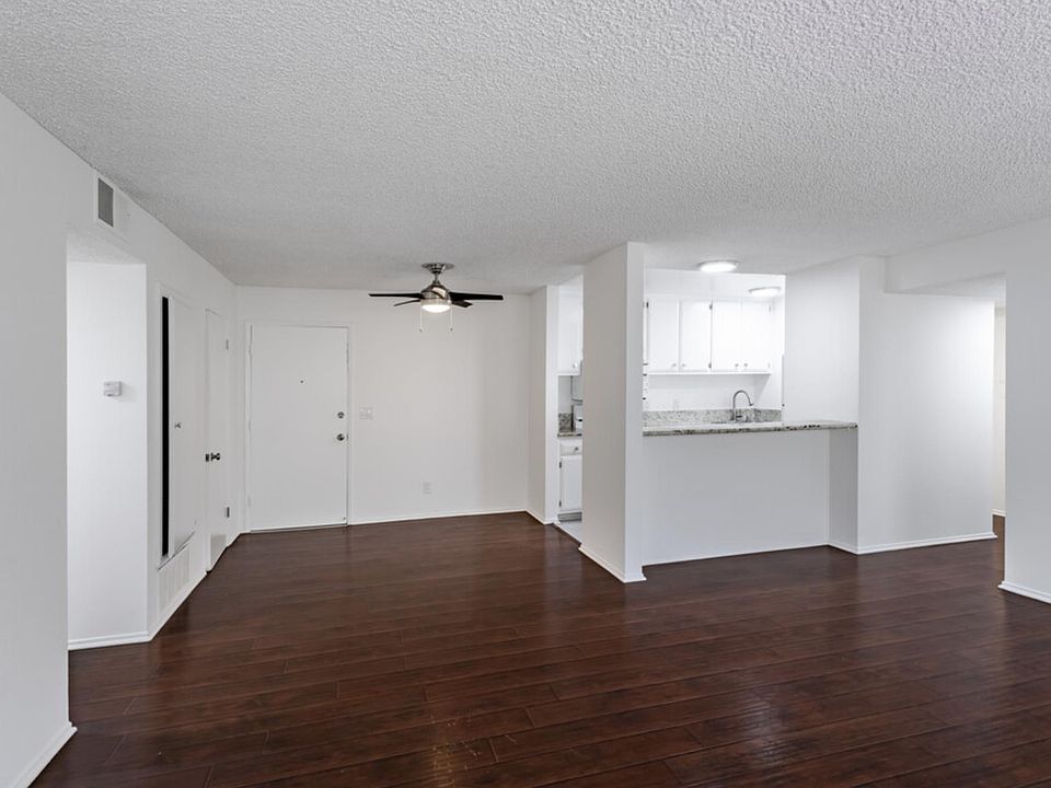 *IMAGES: Model Unit -Vacant units might differ slightly, inquire within for images/video from our manager*