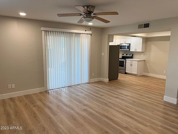 5th image of 2311 E HARTFORD Avenue #10