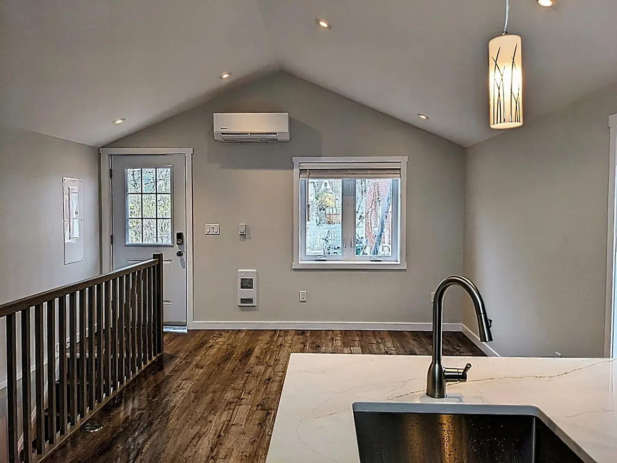 Building Photo - 884 Smyth Rd #C
