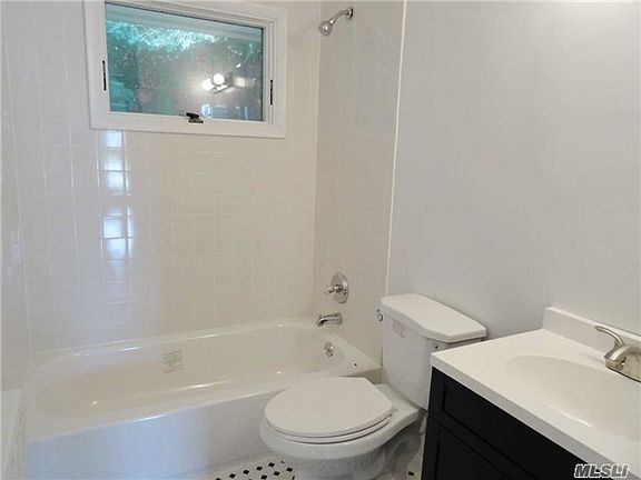 5th image of 53A Sagamore Hill Dr