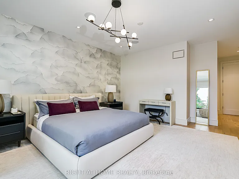 585 Montbeck Cres — Photo 18