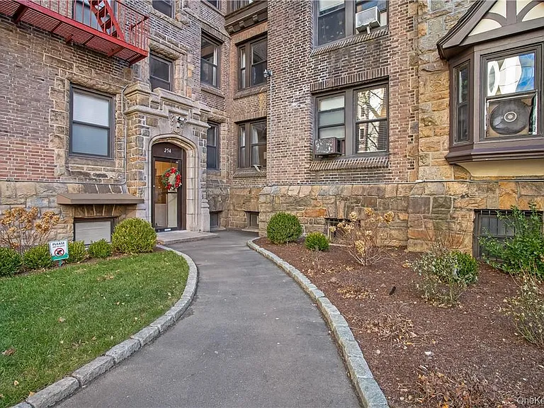 254 Martine Ave #3C — Photo 1