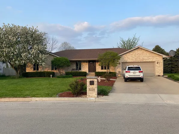 3229 Carrie St, Peru, IL 61354