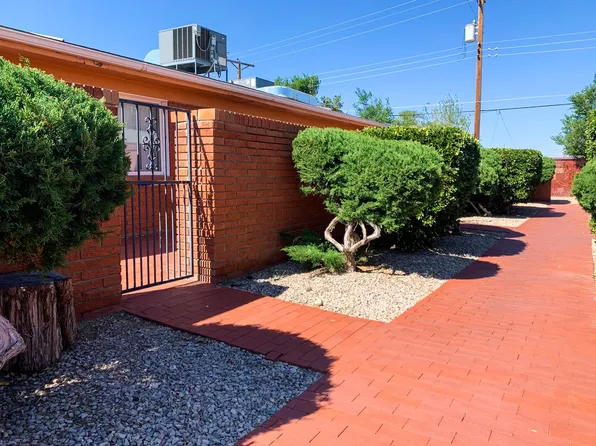 1 Bedroom/1 Bathroom Apartments With Refrigerated Air, 221 Charleston St NE APT C, Albuquerque, NM 87108