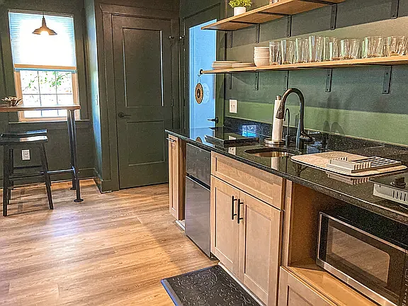 818 Kirkwood Ave — Photo 3