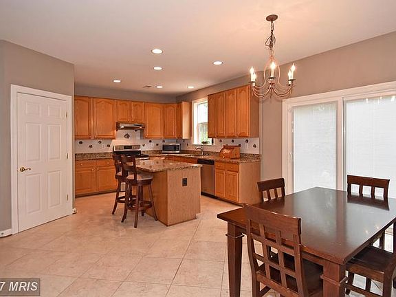 3rd image of 5986 Fincastle Dr