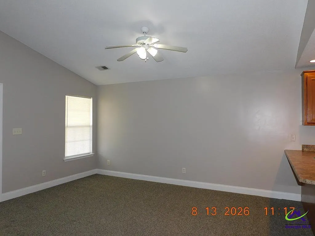 3 bed, 2.0 bath, 1250 sqft, $1,350 — Photo 3