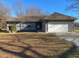 240 Briar Ridge Ln, Marshfield, MO 65706