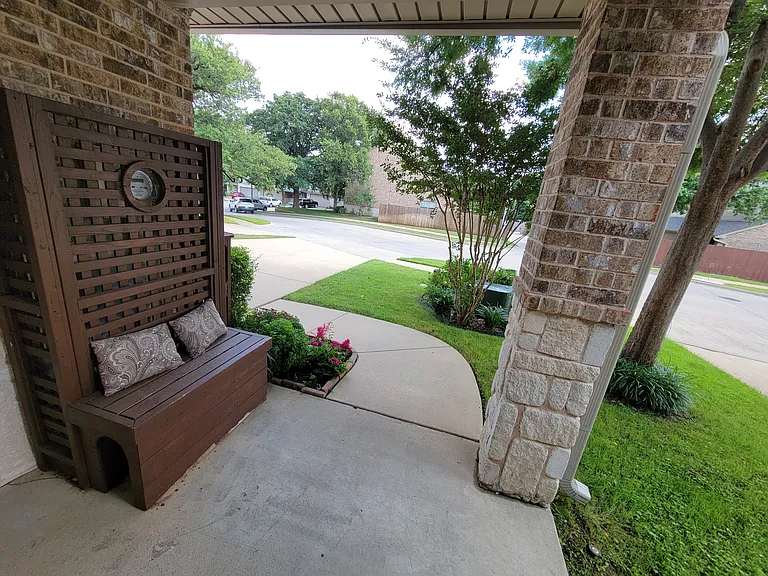 4263 Towne Lake Ct — Photo 3