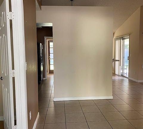 4th image of 11409 W Willow Ln