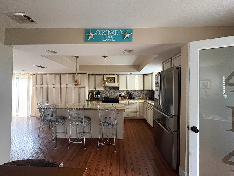 414 E Ave — Photo 5