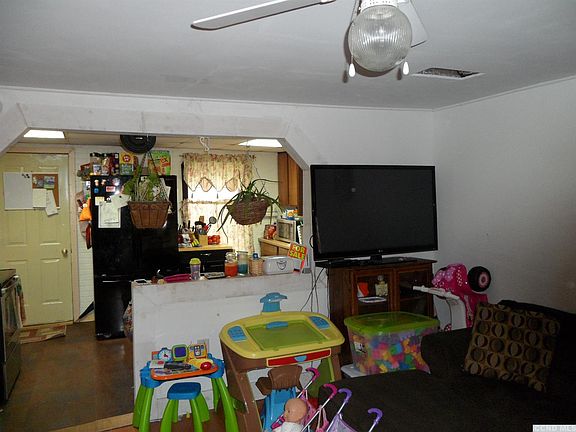 4th image of 75 Mansion St
